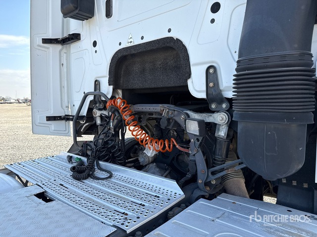 2015 Mercede-Benz Actros 1845 4x2 S/A Sleeper Truck Tractor - Тягач: фото 5 2015 Mercede-Benz Actros 1845 4x2 S/A Sleeper Truck Tractor - Тягач: фото 5