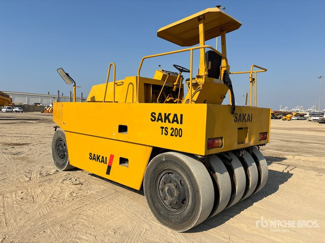 Sakai TS200 Pneumatic Roller - Пневмоколесный каток: фото 2 Sakai TS200 Pneumatic Roller - Пневмоколесный каток: фото 2