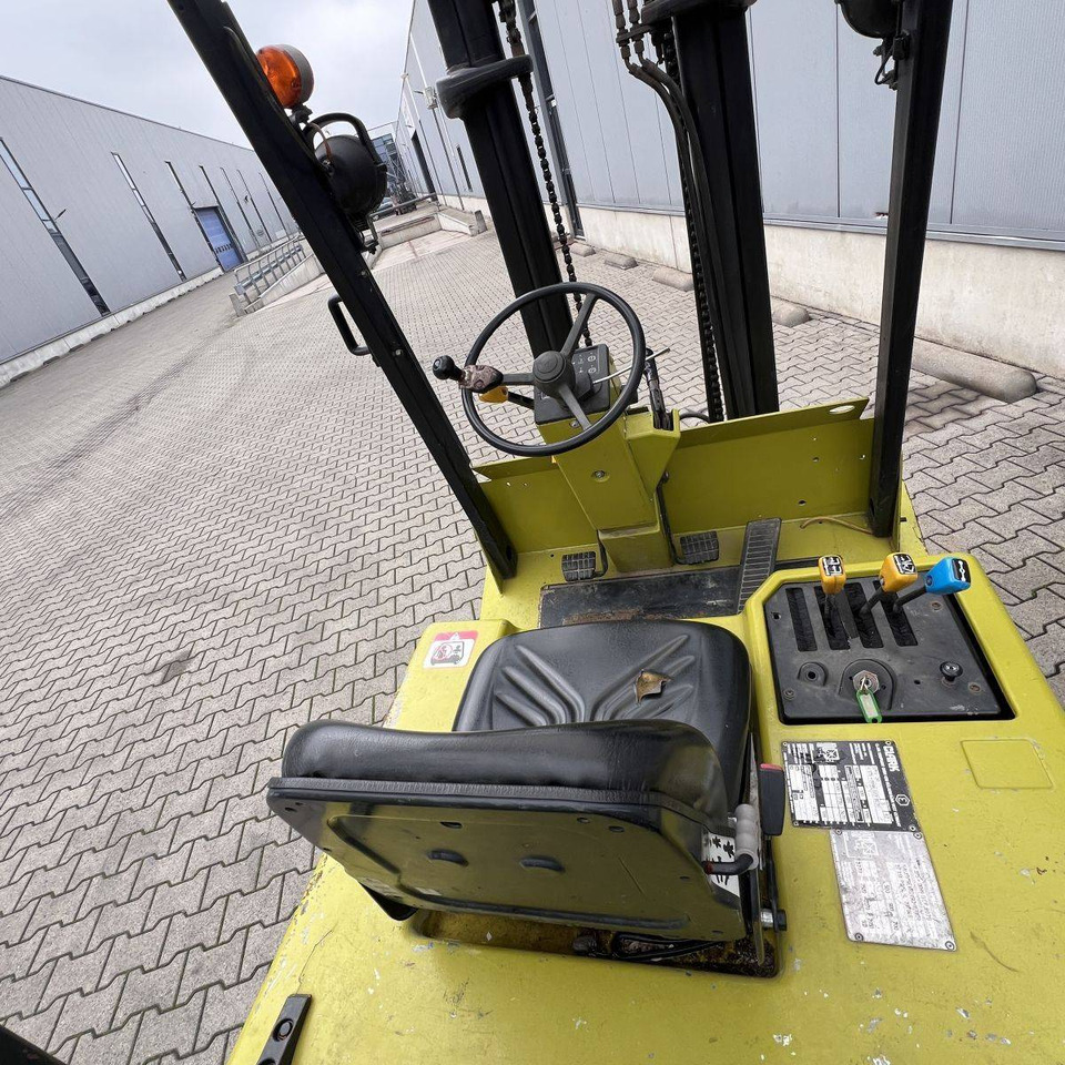 Clark GPM30 - Газовый погрузчик: фото 3 Clark GPM30 - Газовый погрузчик: фото 3