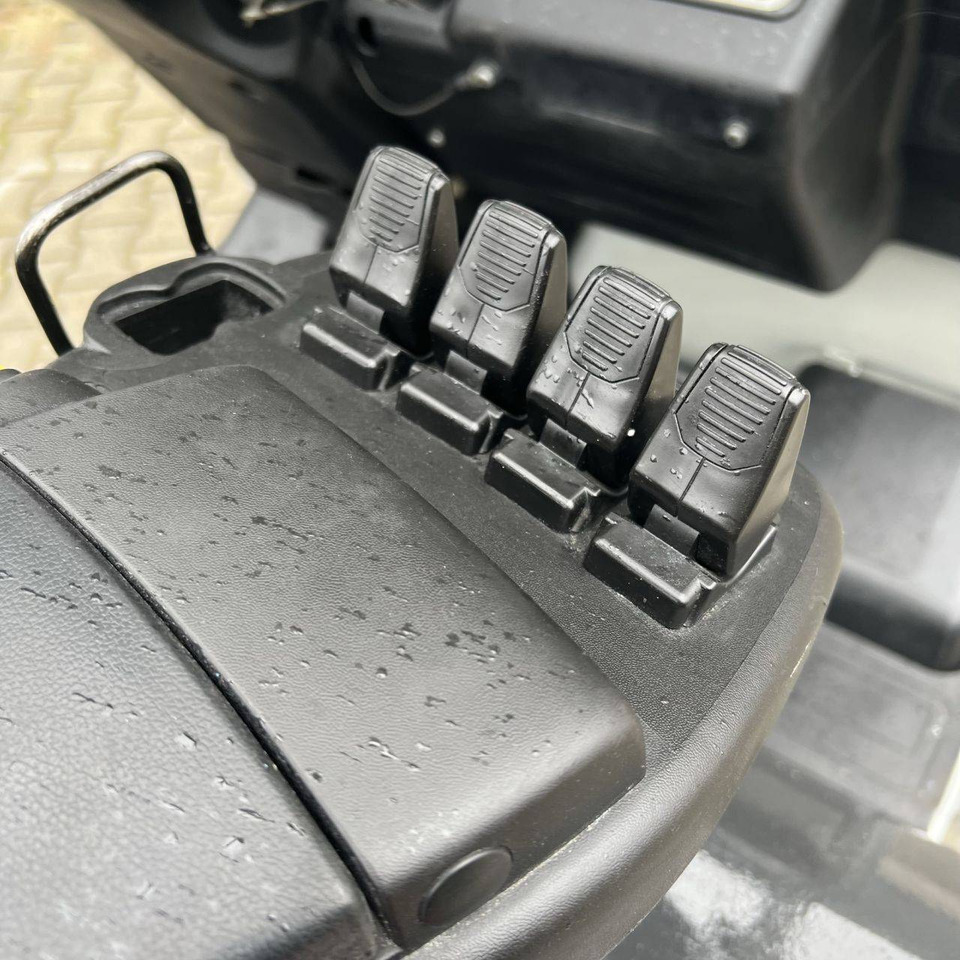 Unicarriers ET16 (AG1N12L16Q) - Электропогрузчик: фото 5 Unicarriers ET16 (AG1N12L16Q) - Электропогрузчик: фото 5