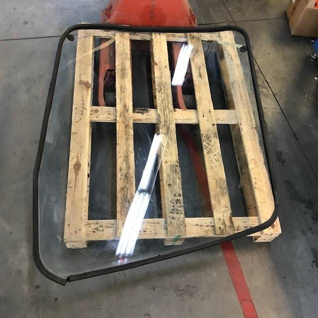 Windscreen for Linde R16X Series 116 - Стекло и запчасти для Погрузочно-разгрузочной техники: фото 1 Windscreen for Linde R16X Series 116 - Стекло и запчасти для Погрузочно-разгрузочной техники: фото 1