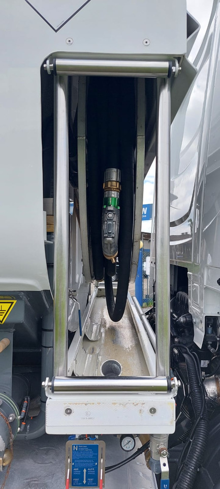 DAF XD300FA - Грузовик-цистерна: фото 2 DAF XD300FA - Грузовик-цистерна: фото 2