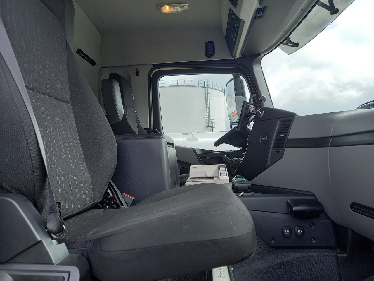 MERCEDES ANTOS - Грузовик-цистерна: фото 3 MERCEDES ANTOS - Грузовик-цистерна: фото 3