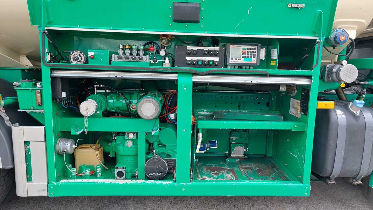 MERCEDES AXOR - Грузовик-цистерна: фото 4 MERCEDES AXOR - Грузовик-цистерна: фото 4