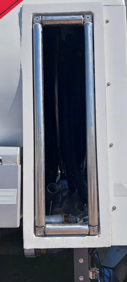 MERCEDES Antos - Грузовик-цистерна: фото 3 MERCEDES Antos - Грузовик-цистерна: фото 3