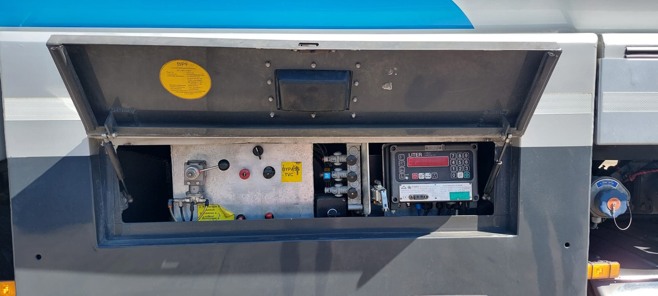 MERCEDES Antos - Грузовик-цистерна: фото 2 MERCEDES Antos - Грузовик-цистерна: фото 2