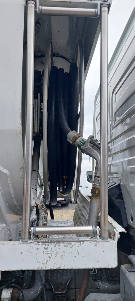 MERCEDES - Грузовик-цистерна: фото 2 MERCEDES - Грузовик-цистерна: фото 2