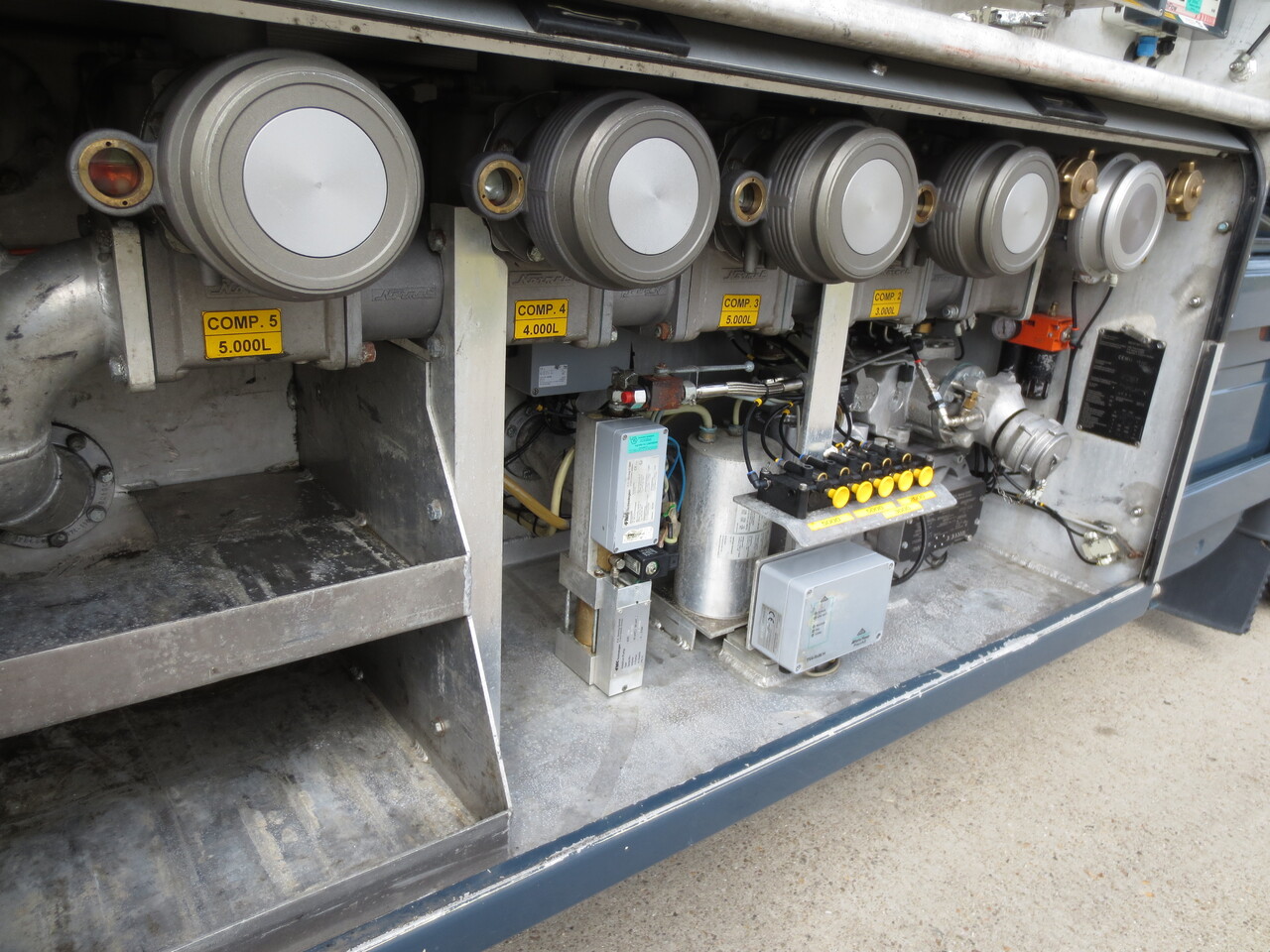 Renault Lander - Грузовик-цистерна: фото 4 Renault Lander - Грузовик-цистерна: фото 4