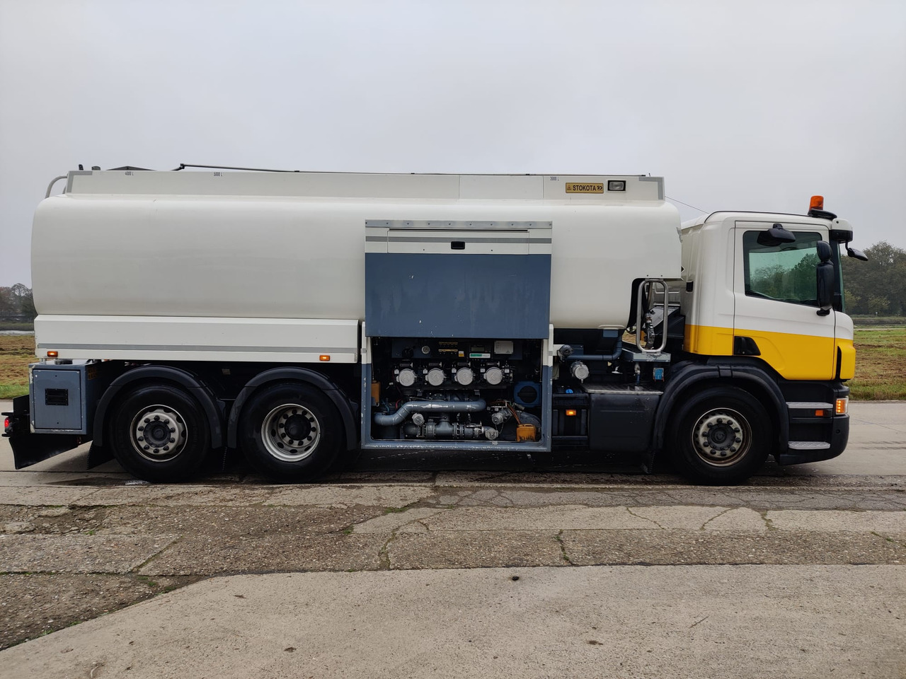 Грузовик-цистерна SCANIA P400: фото 6