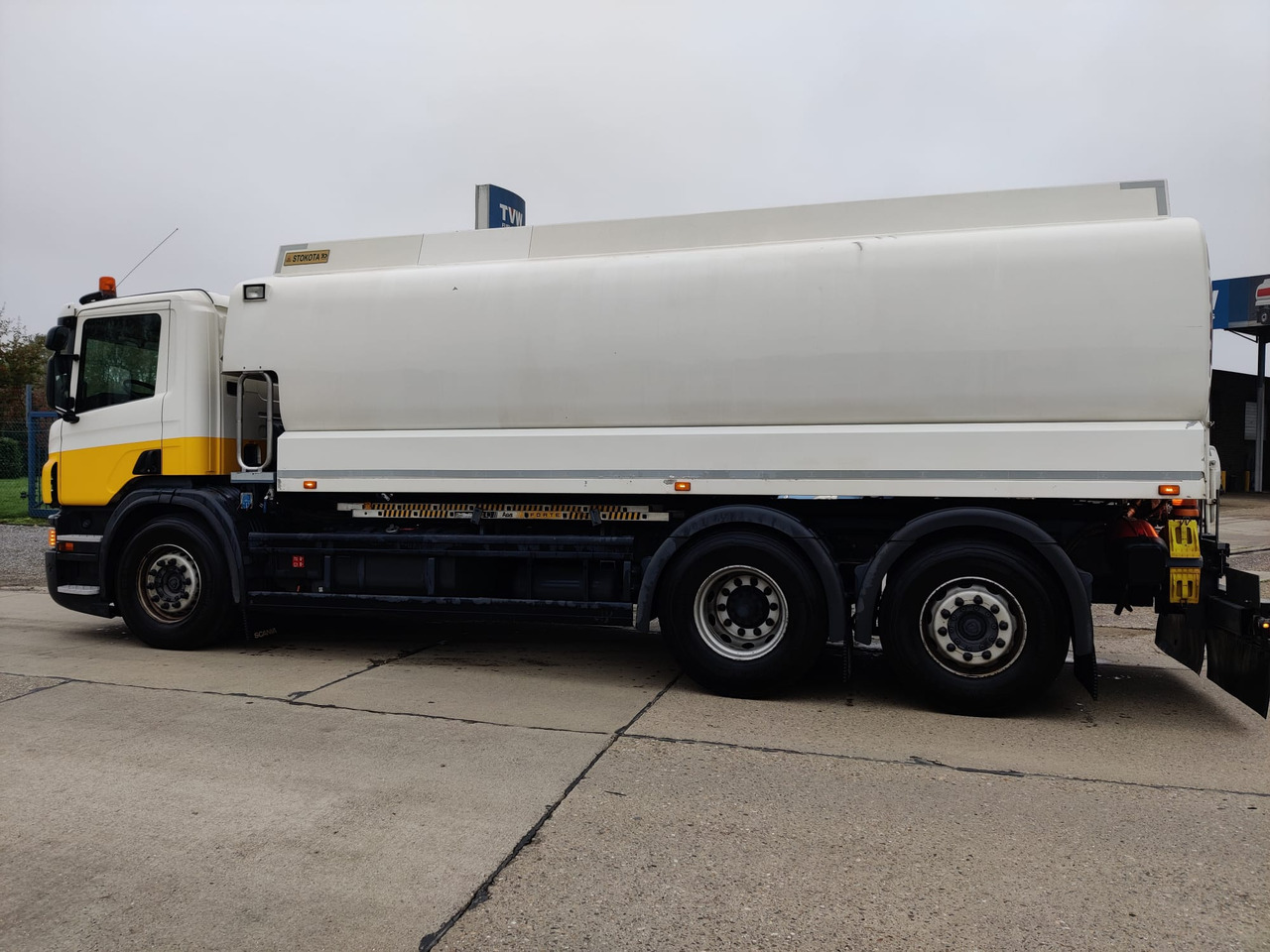 Грузовик-цистерна SCANIA P400: фото 10