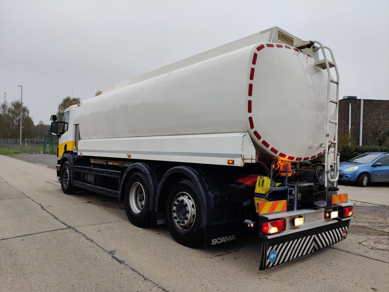 Грузовик-цистерна SCANIA P400: фото 9