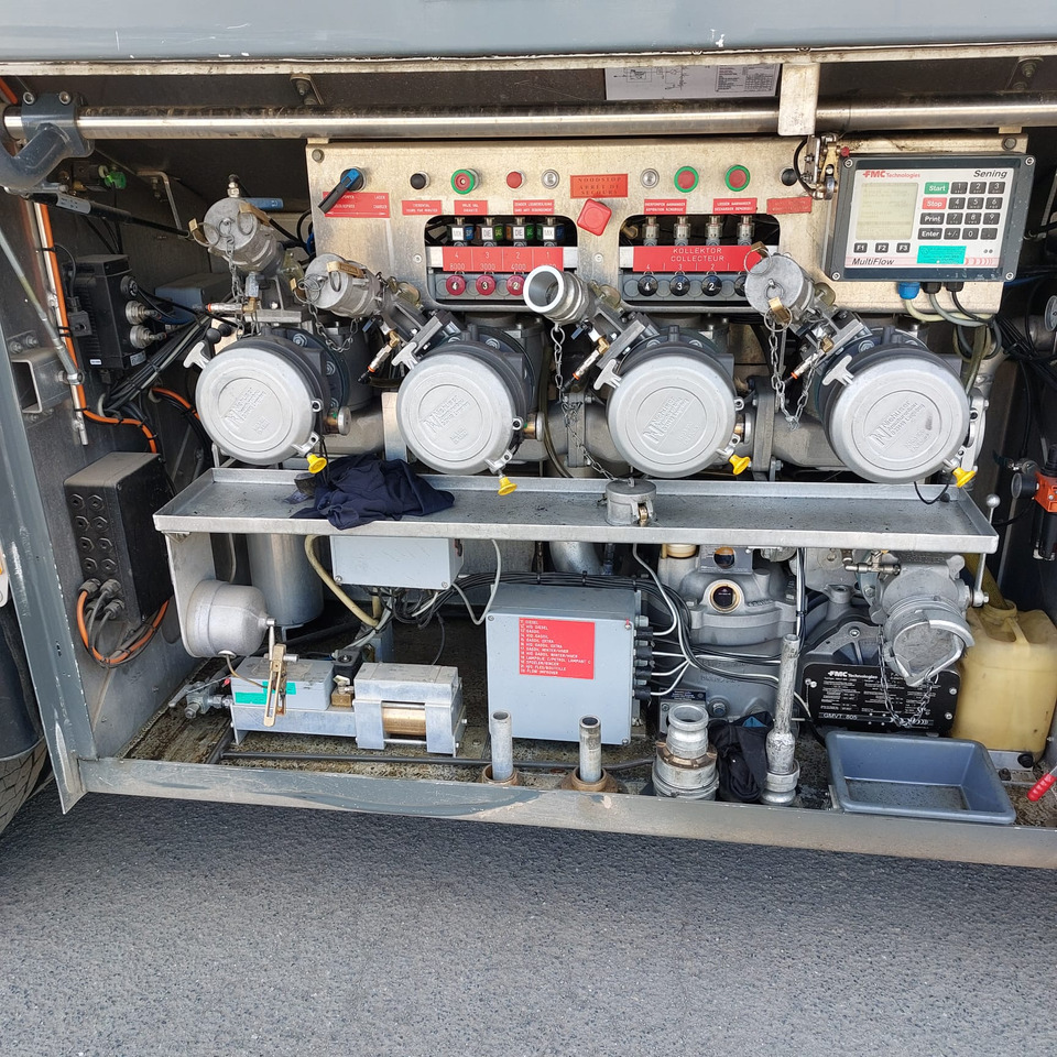 Грузовик-цистерна VOLVO FM: фото 9