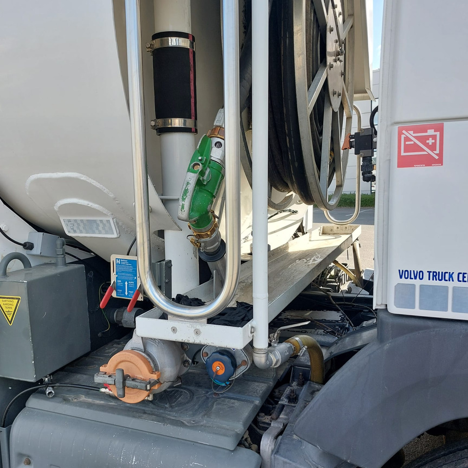 Грузовик-цистерна VOLVO FM: фото 10