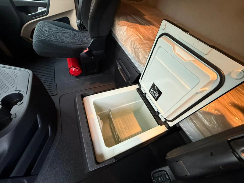 Тягач Mercedes-Benz Actros 1940 4x2 Streamspace Spoilers 663.325KM: фото 14 Тягач Mercedes-Benz Actros 1940 4x2 Streamspace Spoilers 663.325KM: фото 14