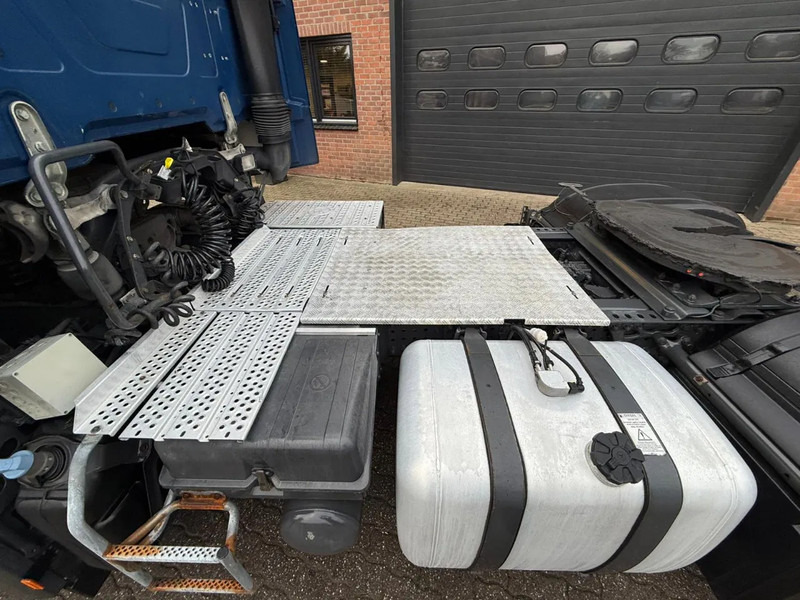 Тягач Mercedes-Benz Actros 1940 4x2 Streamspace Spoilers 663.325KM: фото 12 Тягач Mercedes-Benz Actros 1940 4x2 Streamspace Spoilers 663.325KM: фото 12