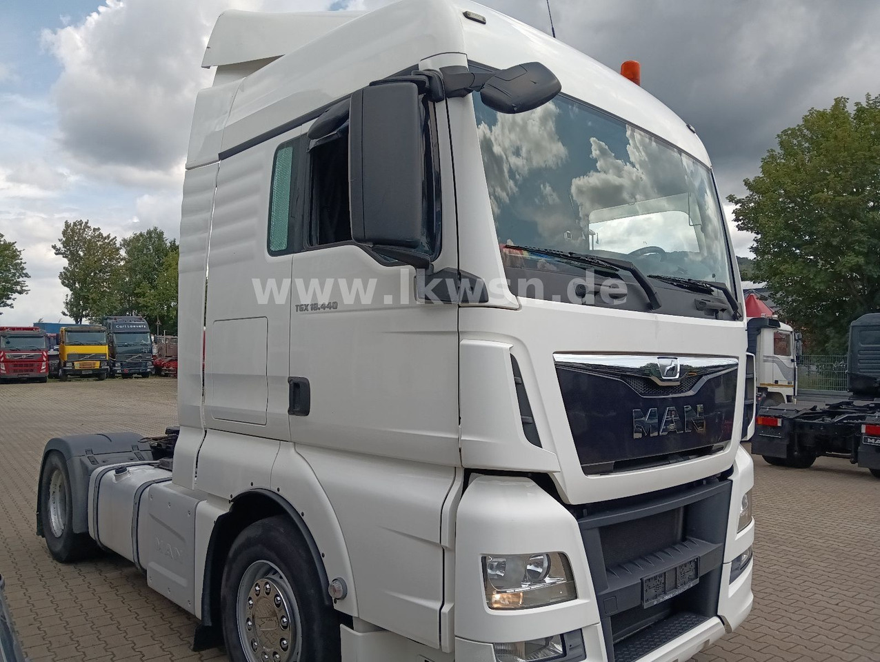 MAN TGX 18:440 FLT XLX 2xTank Klima Spoiler Kühlbox MAN TGX 18:440 FLT XLX 2xTank Klima Spoiler Kühlbox - Тягач: фото 5 MAN TGX 18:440 FLT XLX 2xTank Klima Spoiler Kühlbox MAN TGX 18:440 FLT XLX 2xTank Klima Spoiler Kühlbox - Тягач: фото 5