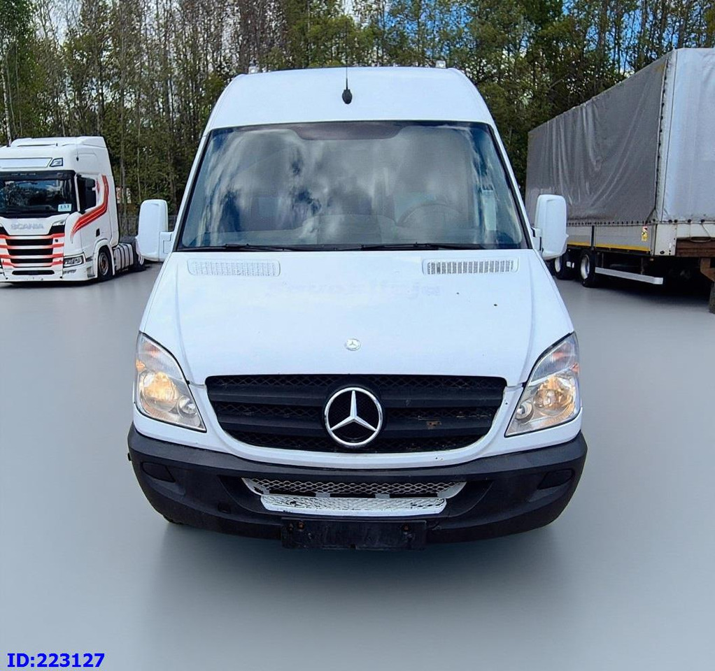 MERCEDES-BENZ Sprinter 518 - VIP -19 Seater - Микроавтобус, Пассажирский фургон: фото 2 MERCEDES-BENZ Sprinter 518 - VIP -19 Seater - Микроавтобус, Пассажирский фургон: фото 2