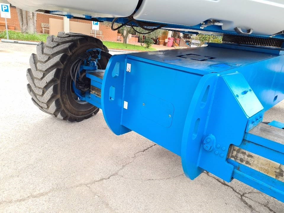 Телескопический подъемник Genie S125 4WD: фото 14 Телескопический подъемник Genie S125 4WD: фото 14