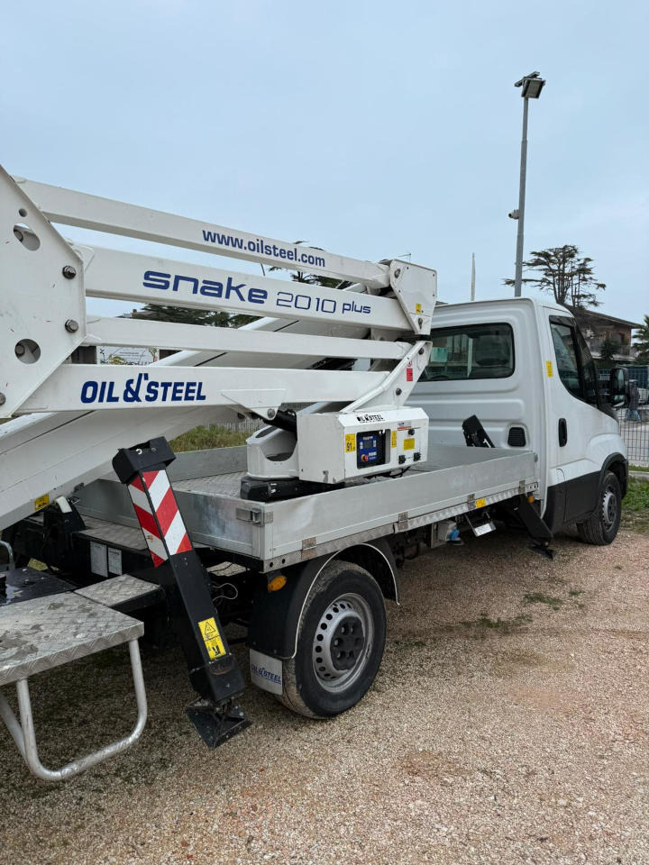 OIL&STEEL 20.10 Plus - Грузовик с подъемником: фото 1 OIL&STEEL 20.10 Plus - Грузовик с подъемником: фото 1