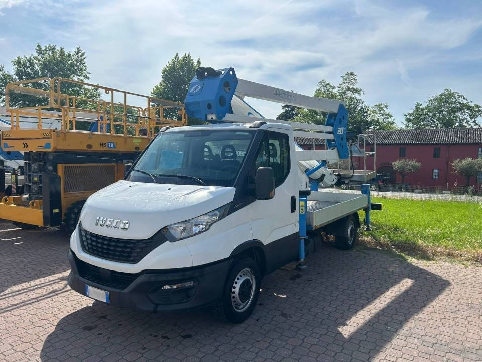 Socage 20D - Грузовик с подъемником: фото 1 Socage 20D - Грузовик с подъемником: фото 1