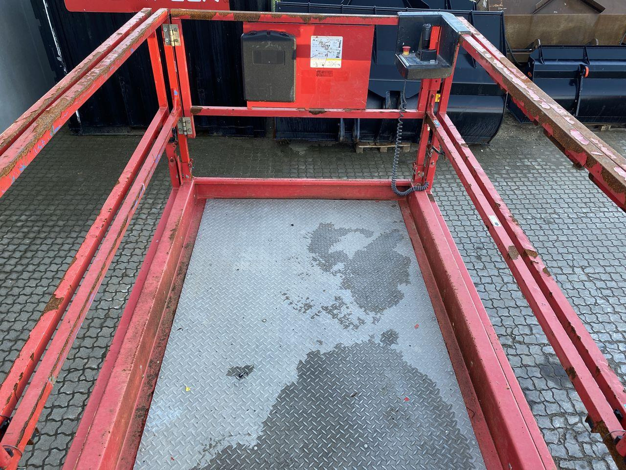 Manitou 140SC - Ножничный подъемник: фото 3 Manitou 140SC - Ножничный подъемник: фото 3