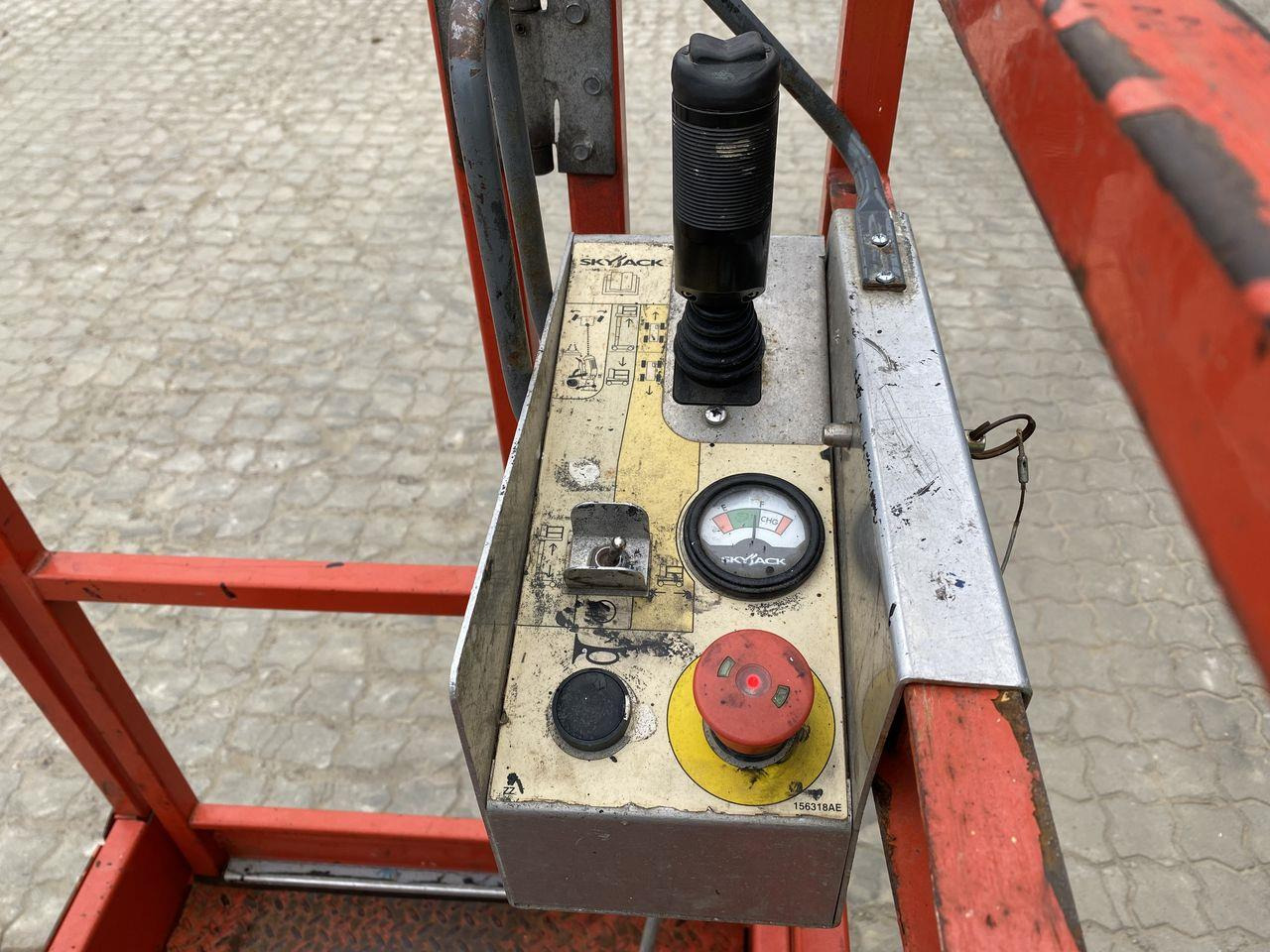 Skyjack SJ16 - Вертикальный мачтовый подъемник: фото 3 Skyjack SJ16 - Вертикальный мачтовый подъемник: фото 3