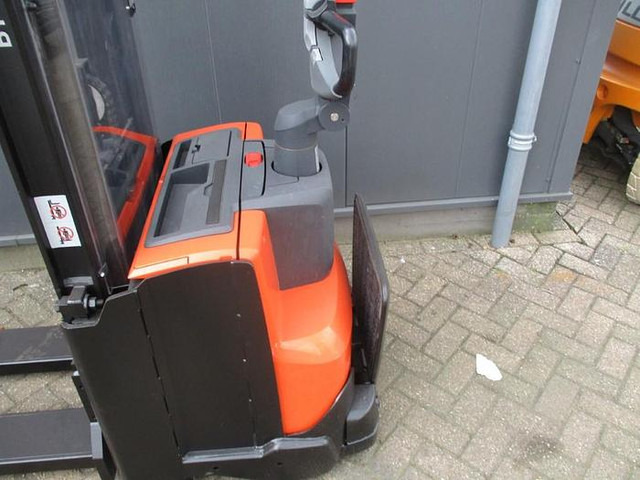 BT SWE 120 - Штабелер: фото 3 BT SWE 120 - Штабелер: фото 3