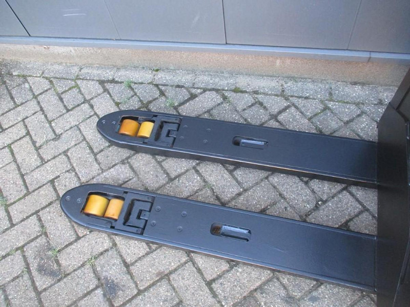 Toyota LPE 200 - Тележка: фото 5 Toyota LPE 200 - Тележка: фото 5