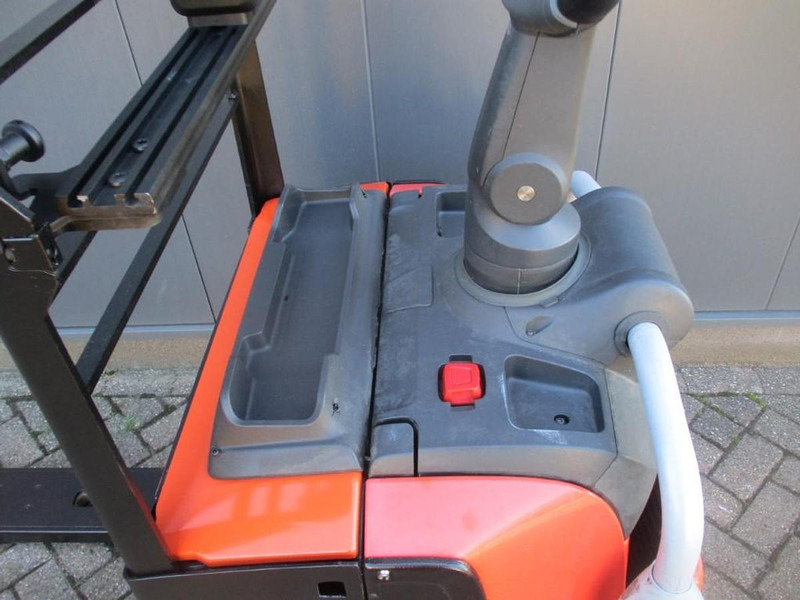 Toyota LPE200 - Тележка: фото 4 Toyota LPE200 - Тележка: фото 4