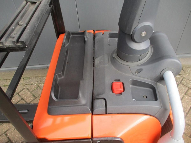 Toyota LPE200 - Тележка: фото 3 Toyota LPE200 - Тележка: фото 3