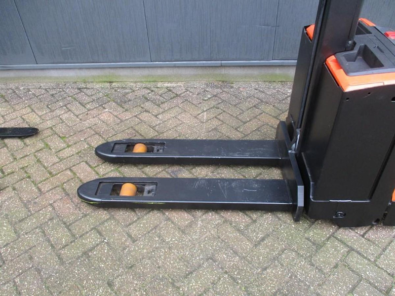 Toyota SWE 080L - Штабелер: фото 3 Toyota SWE 080L - Штабелер: фото 3