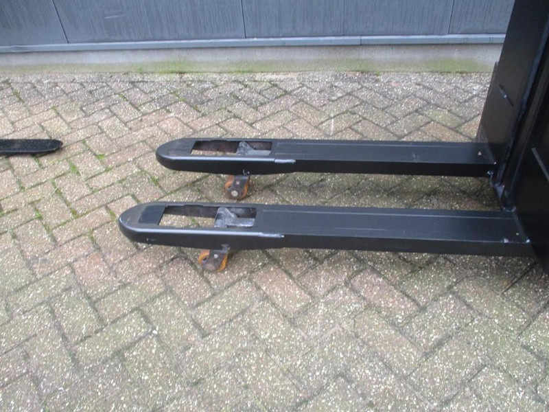 Toyota SWE 080L - Штабелер: фото 5 Toyota SWE 080L - Штабелер: фото 5