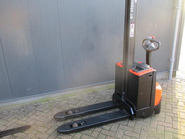 Toyota SWE 080L - Штабелер: фото 2 Toyota SWE 080L - Штабелер: фото 2