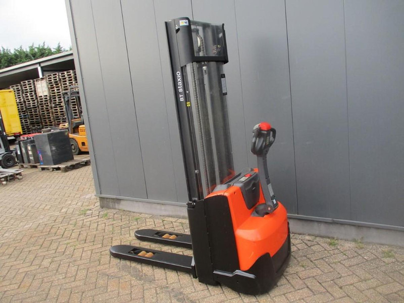 Toyota SWE 100 - Штабелер: фото 3 Toyota SWE 100 - Штабелер: фото 3