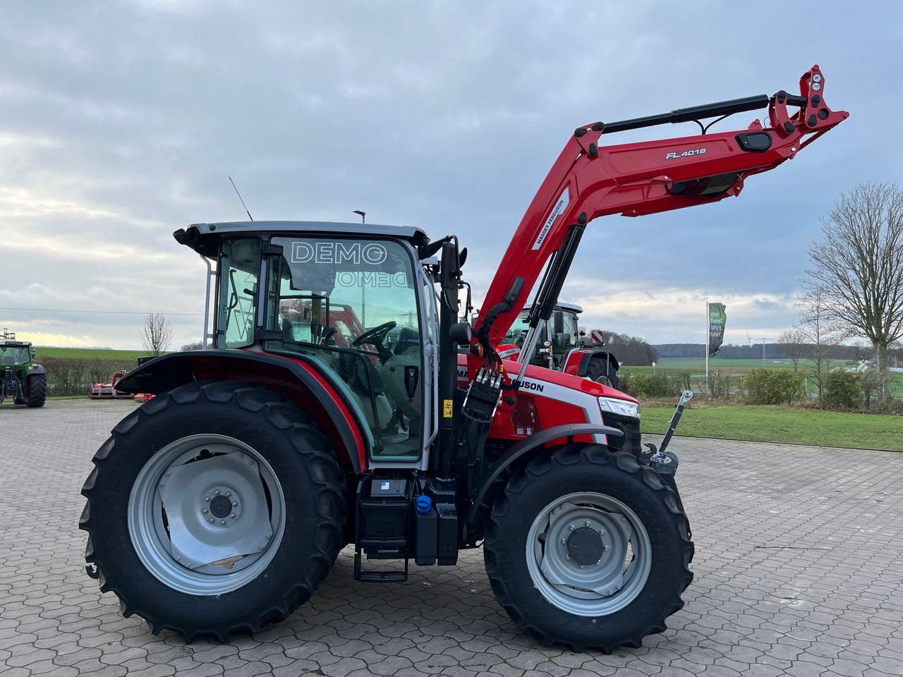 Massey Ferguson 5M.115 Dyna-4 Essential - Трактор: фото 2 Massey Ferguson 5M.115 Dyna-4 Essential - Трактор: фото 2