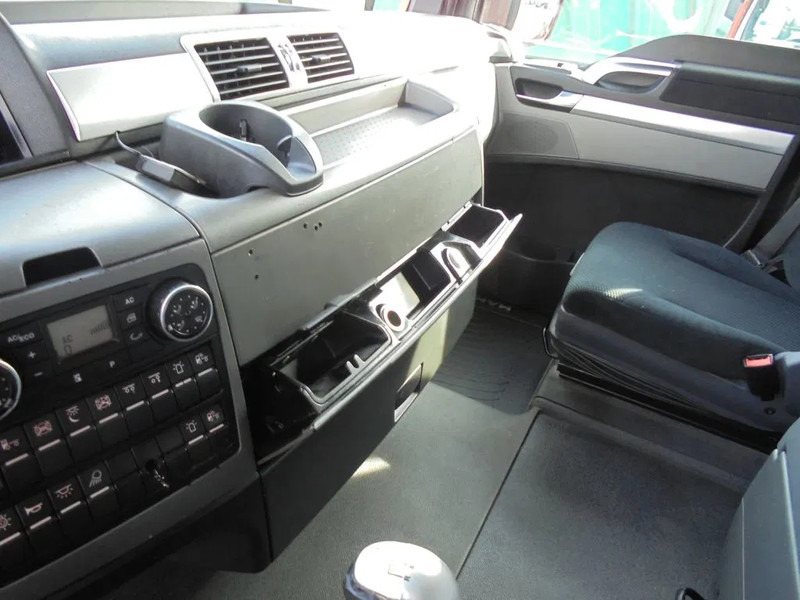 MAN TGS 26.440 + Euro 5 + Manual - Тентованный грузовик: фото 4 MAN TGS 26.440 + Euro 5 + Manual - Тентованный грузовик: фото 4