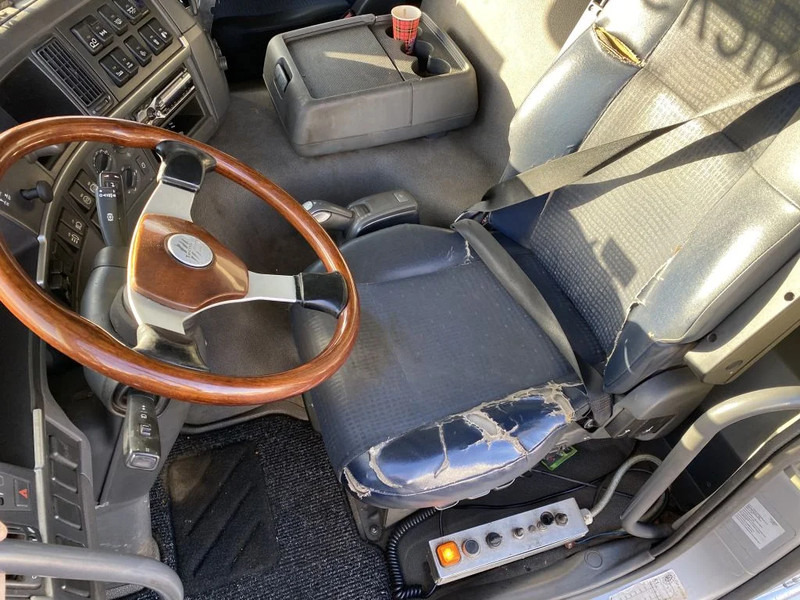 Volvo FM 370 + Euro 5 + Palfinger Z-Q170 Crane + 30ton NCH lift + Container system + hoogsta - Автоманипулятор: фото 5 Volvo FM 370 + Euro 5 + Palfinger Z-Q170 Crane + 30ton NCH lift + Container system + hoogsta - Автоманипулятор: фото 5