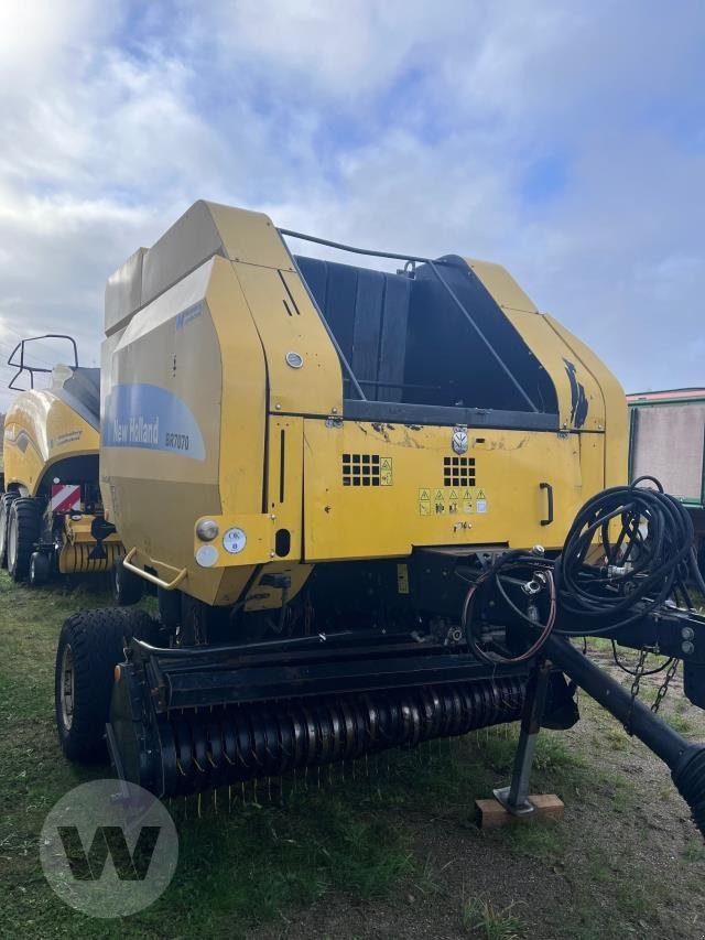 New Holland BR 7070 - Пресс-подборщик рулонный: фото 2 New Holland BR 7070 - Пресс-подборщик рулонный: фото 2