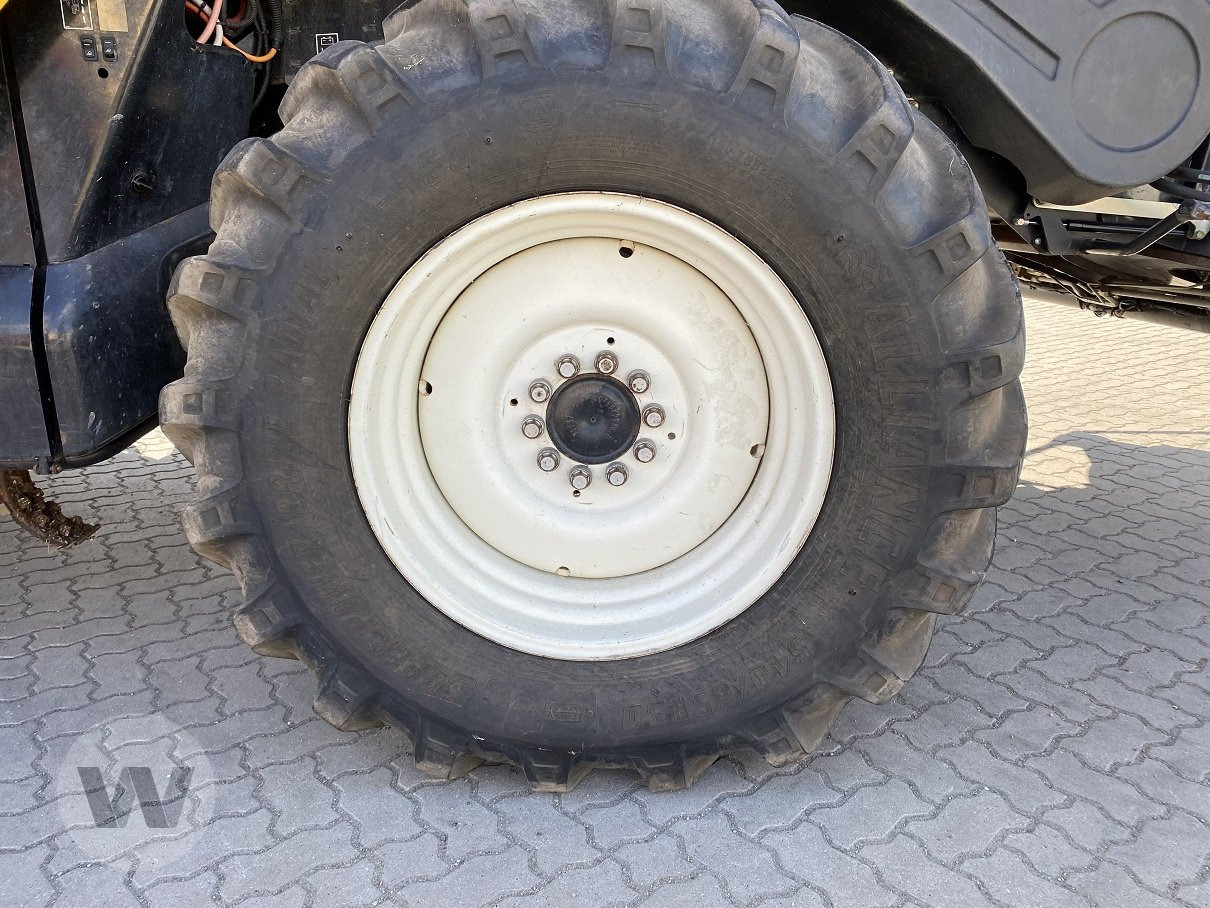 New Holland CR 9090 - Зерноуборочный комбайн: фото 5 New Holland CR 9090 - Зерноуборочный комбайн: фото 5