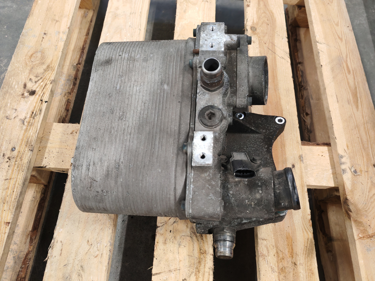 MAN TGS TGX EURO 6 / D2676 / OIL COOLER / 51095403060 - Двигатель и запчасти: фото 3 MAN TGS TGX EURO 6 / D2676 / OIL COOLER / 51095403060 - Двигатель и запчасти: фото 3