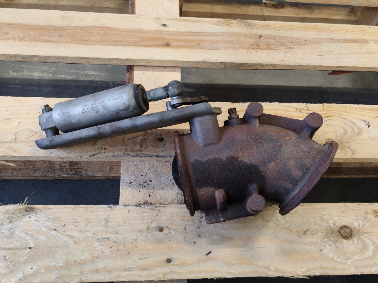 MAN TGS TGX EURO 6 / D2676LF51 / ENGINE BRAKE / 51152016270 - Двигатель и запчасти: фото 2 MAN TGS TGX EURO 6 / D2676LF51 / ENGINE BRAKE / 51152016270 - Двигатель и запчасти: фото 2