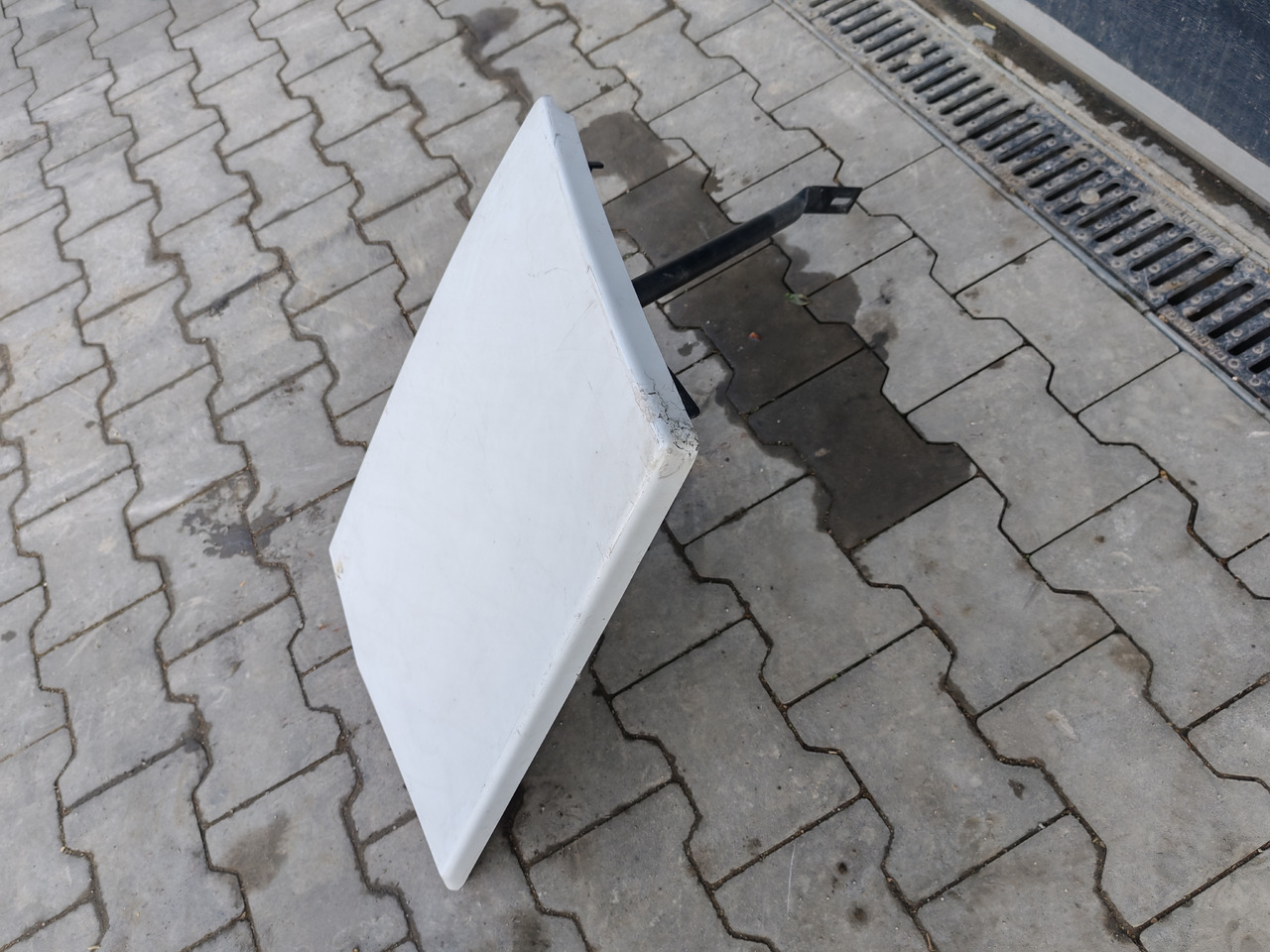 RENAULT RANGE T EURO 6 / HIGH CAB / LEFT SPOILER EXTENDER - Аэродинамика/ Спойлеры: фото 3 RENAULT RANGE T EURO 6 / HIGH CAB / LEFT SPOILER EXTENDER - Аэродинамика/ Спойлеры: фото 3