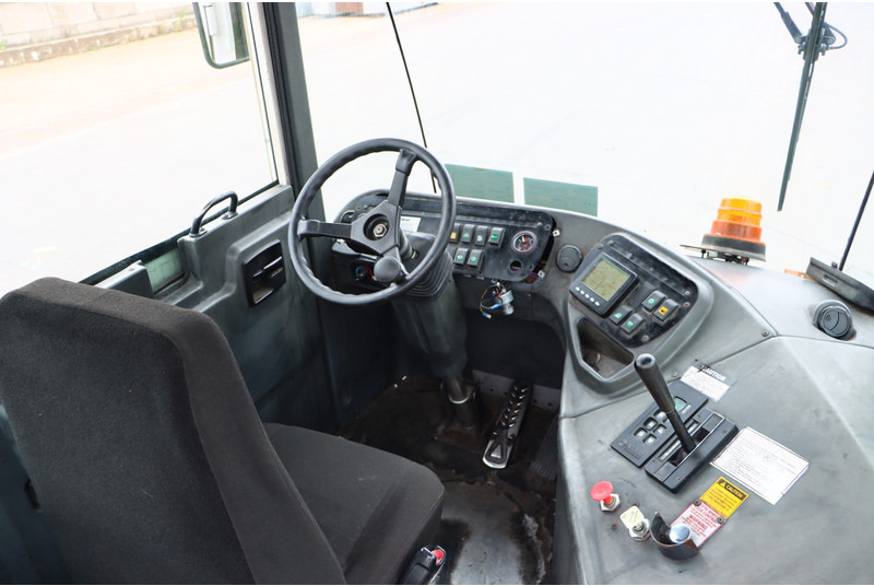 Kalmar TT612D - Терминальный тягач: фото 2 Kalmar TT612D - Терминальный тягач: фото 2