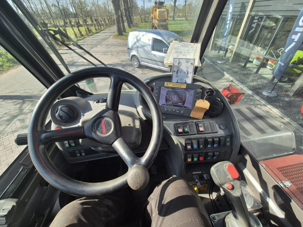 Телескопический погрузчик MANITOU MRT 1840 easy: фото 16 Телескопический погрузчик MANITOU MRT 1840 easy: фото 16