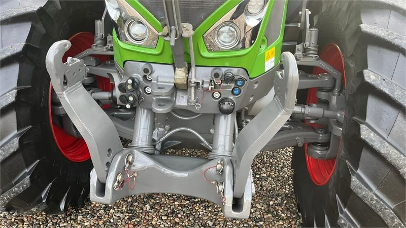 Fendt 933 Vario Profi Plus S4 med frontlift - Трактор: фото 4 Fendt 933 Vario Profi Plus S4 med frontlift - Трактор: фото 4