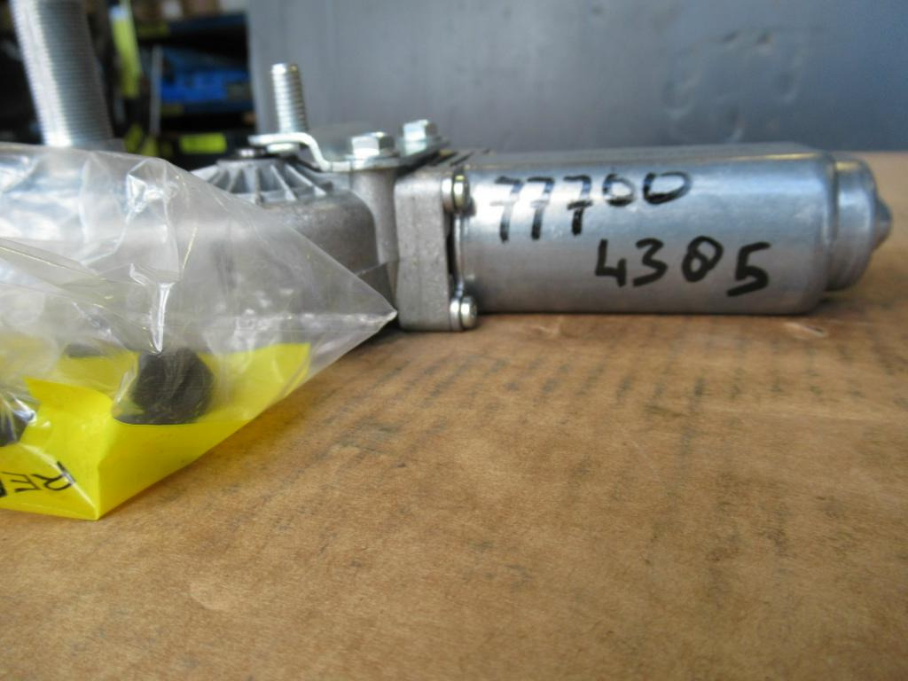 Caterpillar 3305013 - Щетка стеклоочистителя для Строительной техники: фото 2 Caterpillar 3305013 - Щетка стеклоочистителя для Строительной техники: фото 2