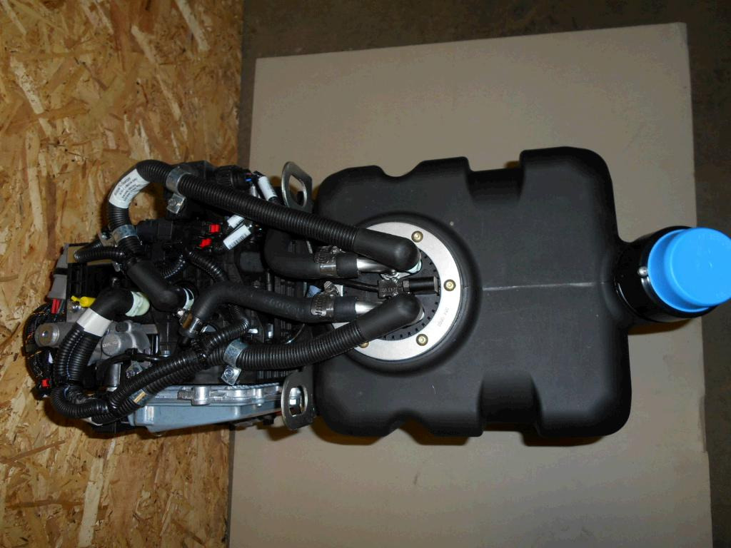 Caterpillar 3735561 - Бак для AdBlue для Строительной техники: фото 2 Caterpillar 3735561 - Бак для AdBlue для Строительной техники: фото 2