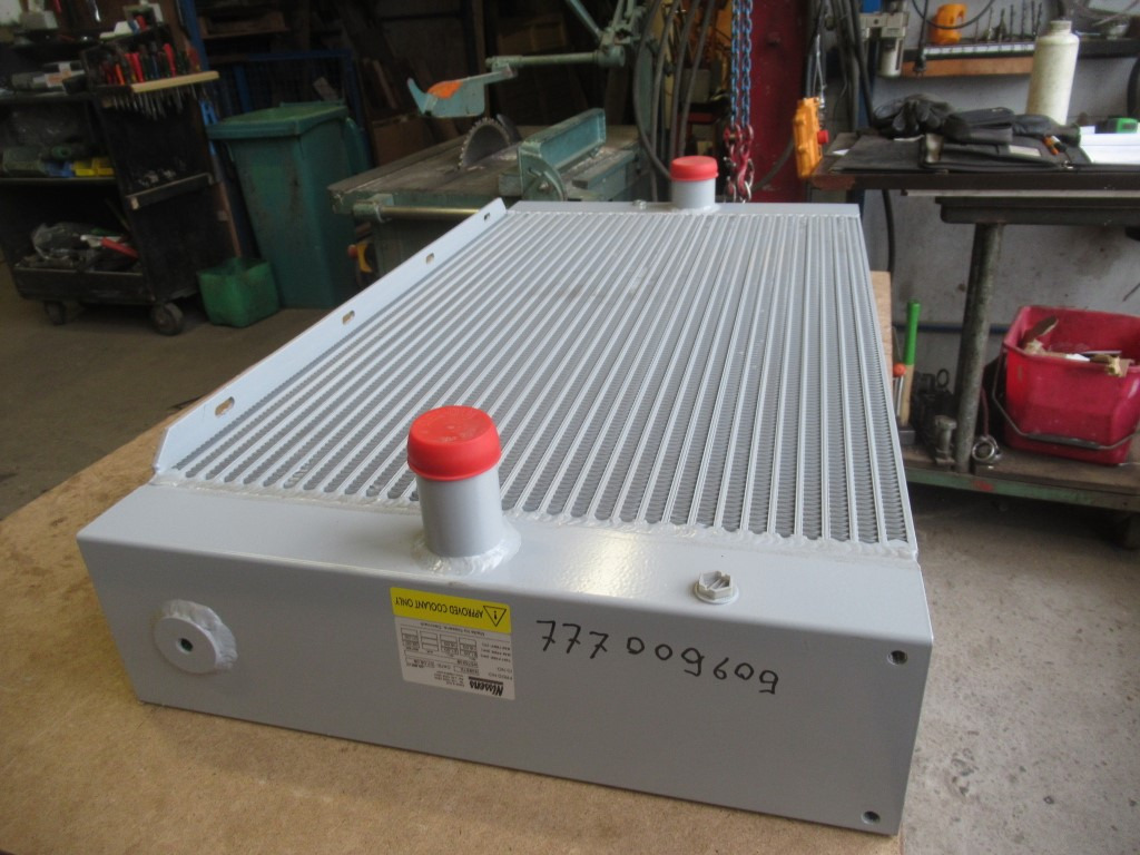 New Holland 6904526 - Радиатор для Строительной техники: фото 2 New Holland 6904526 - Радиатор для Строительной техники: фото 2