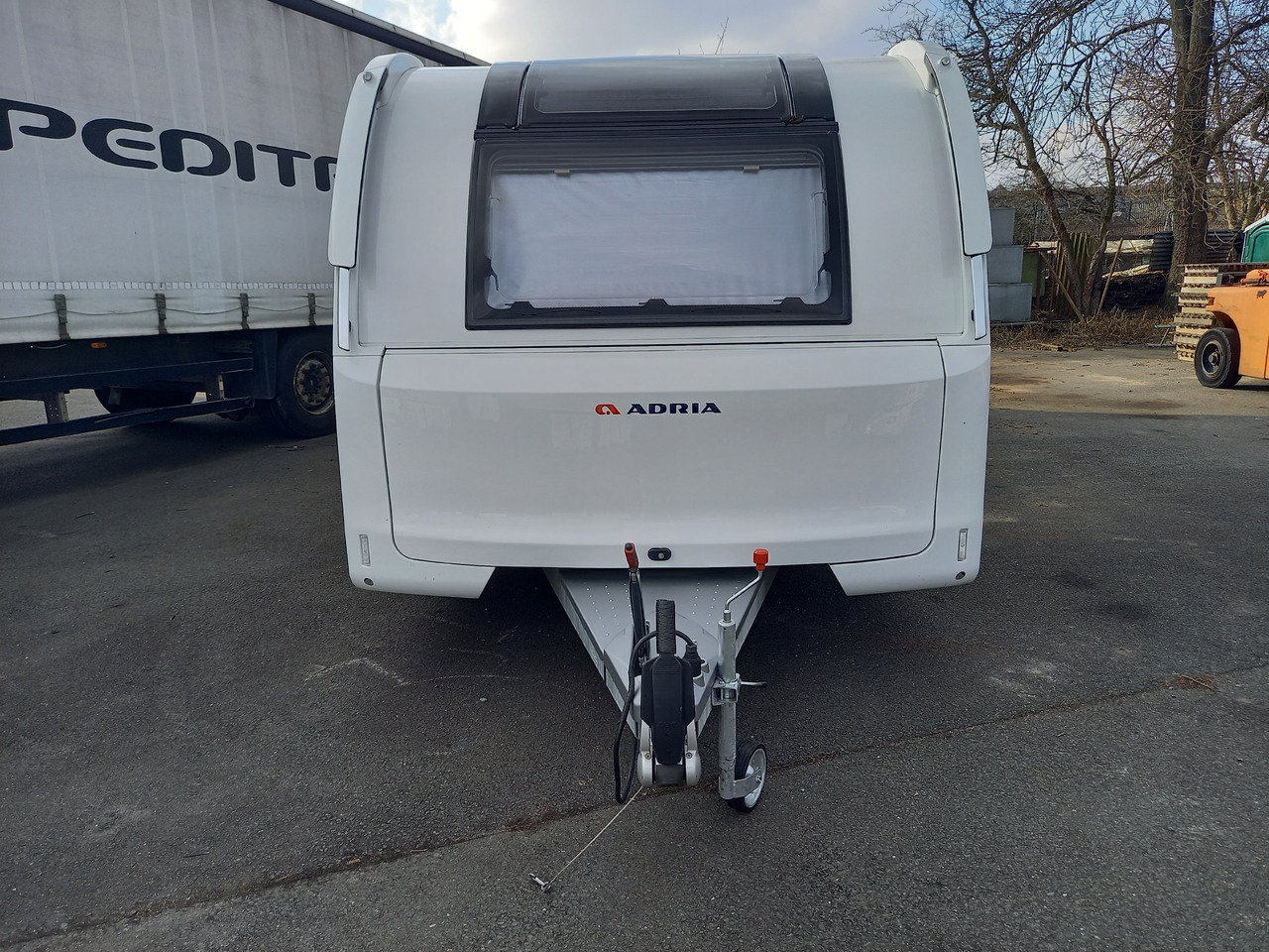 ADRIA Adora 753 UK - Прицеп дача: фото 2 ADRIA Adora 753 UK - Прицеп дача: фото 2