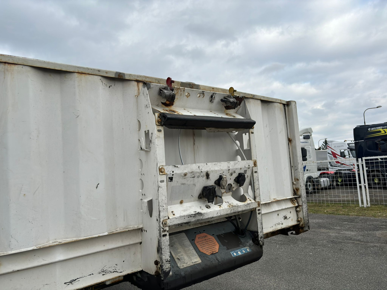 KRONE SD P - Полуприцеп бортовой/ Платформа: фото 2 KRONE SD P - Полуприцеп бортовой/ Платформа: фото 2